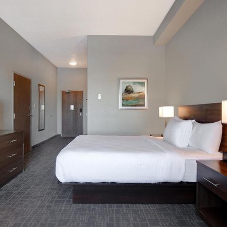 Days Inn & Suites By Wyndham Yorkton Buitenkant foto
