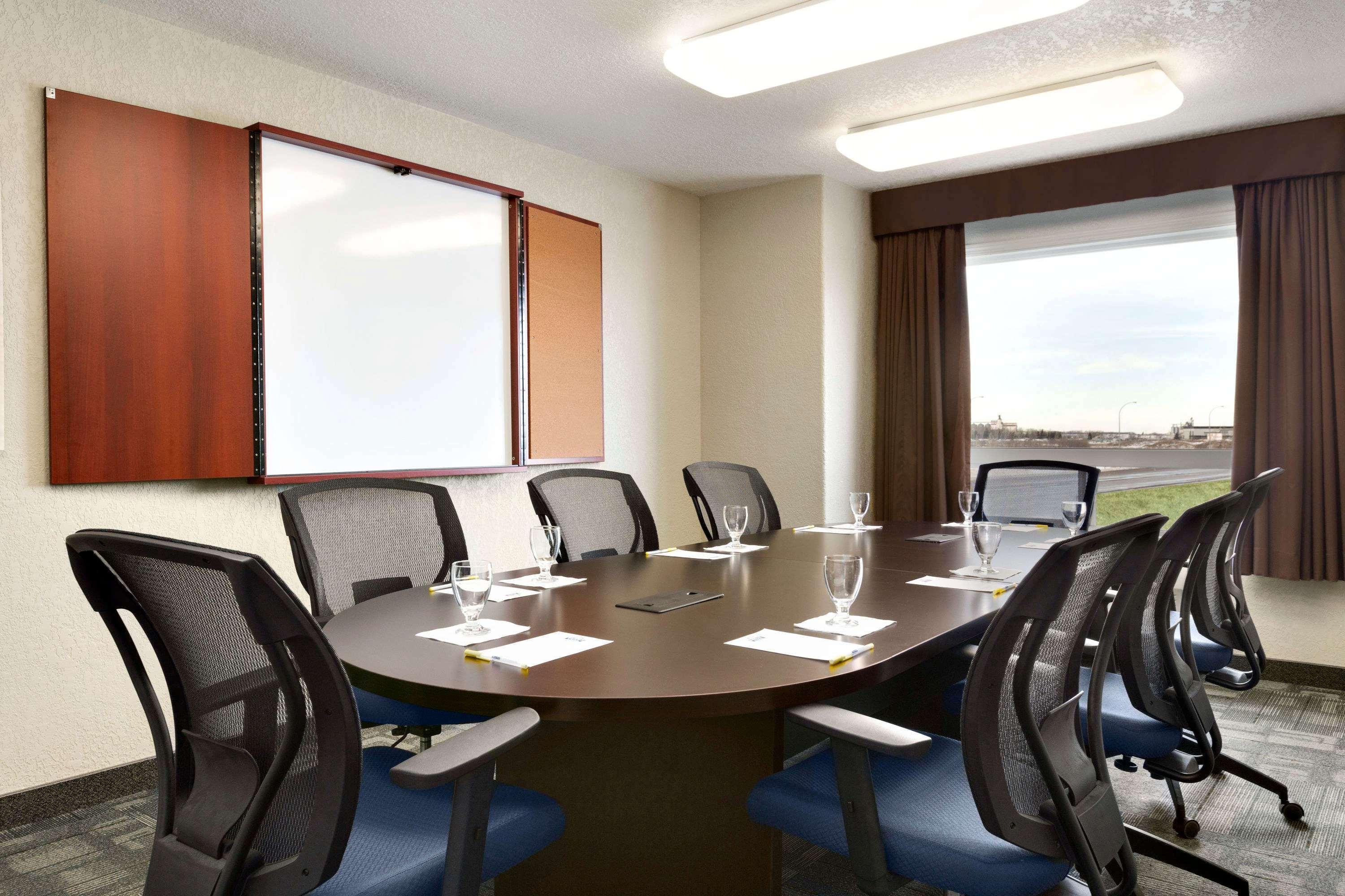 Days Inn & Suites By Wyndham Yorkton Buitenkant foto