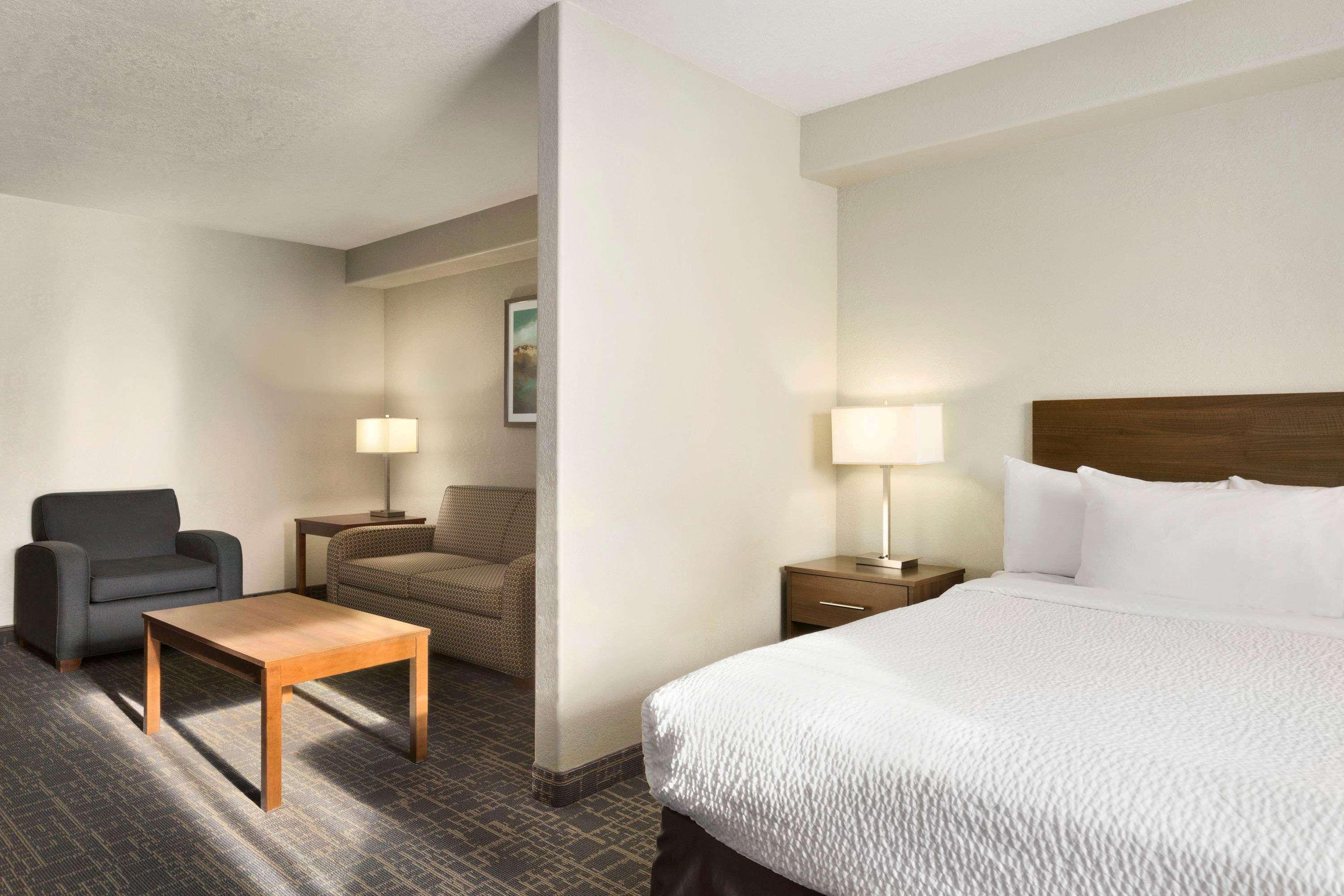 Days Inn & Suites By Wyndham Yorkton Buitenkant foto