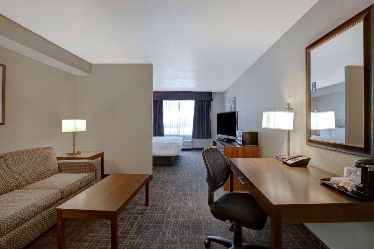 Days Inn & Suites By Wyndham Yorkton Buitenkant foto