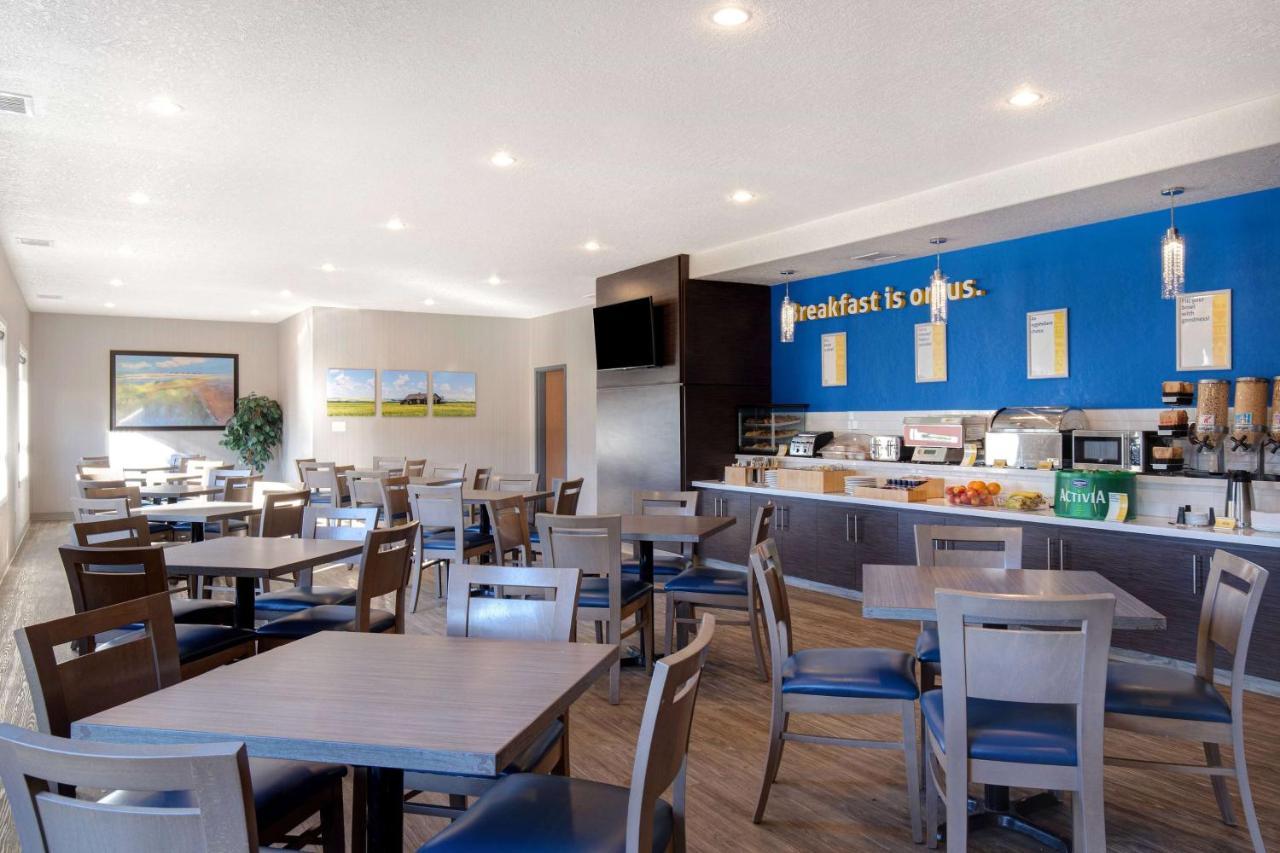 Days Inn & Suites By Wyndham Yorkton Buitenkant foto