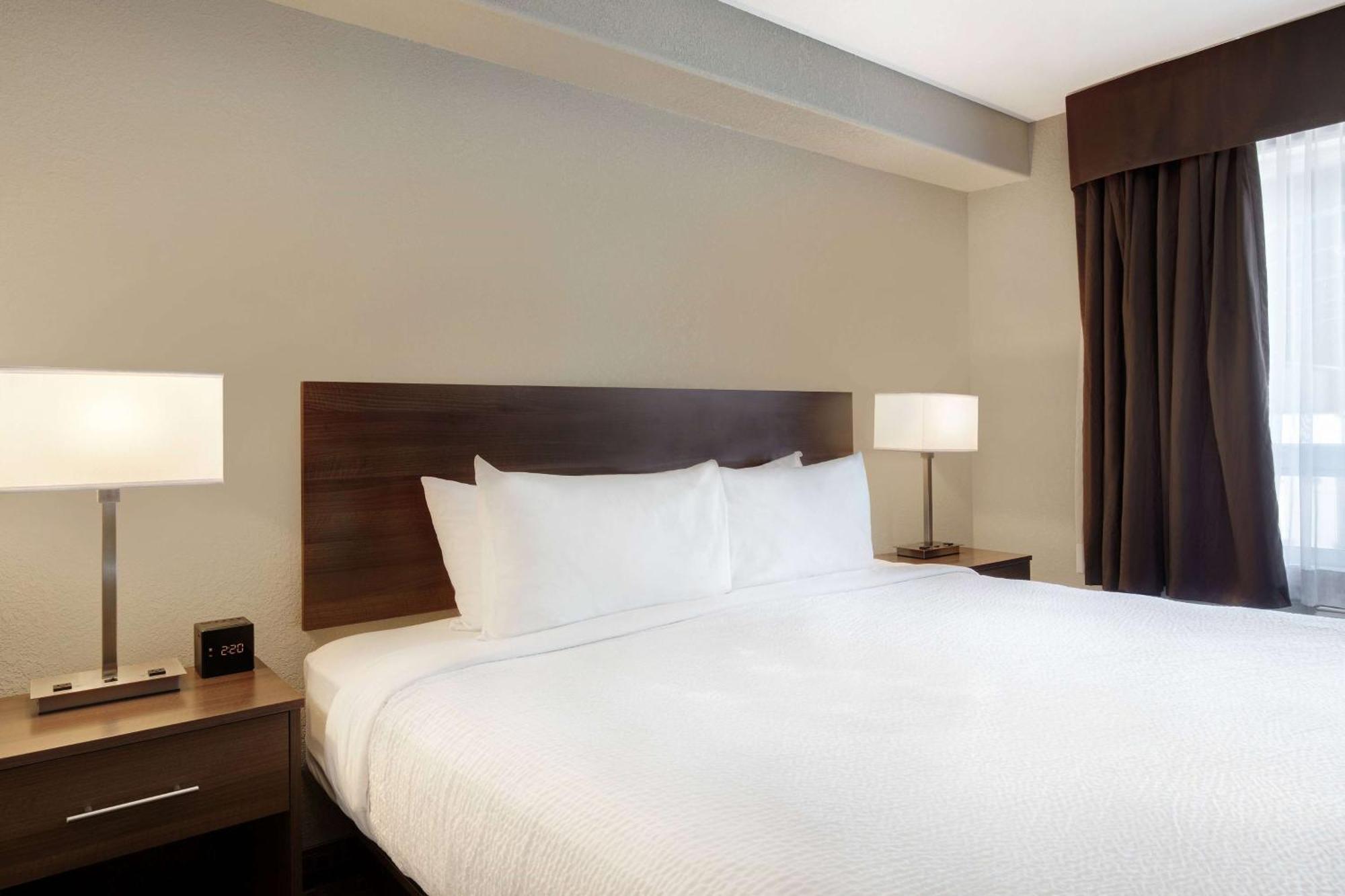 Days Inn & Suites By Wyndham Yorkton Buitenkant foto
