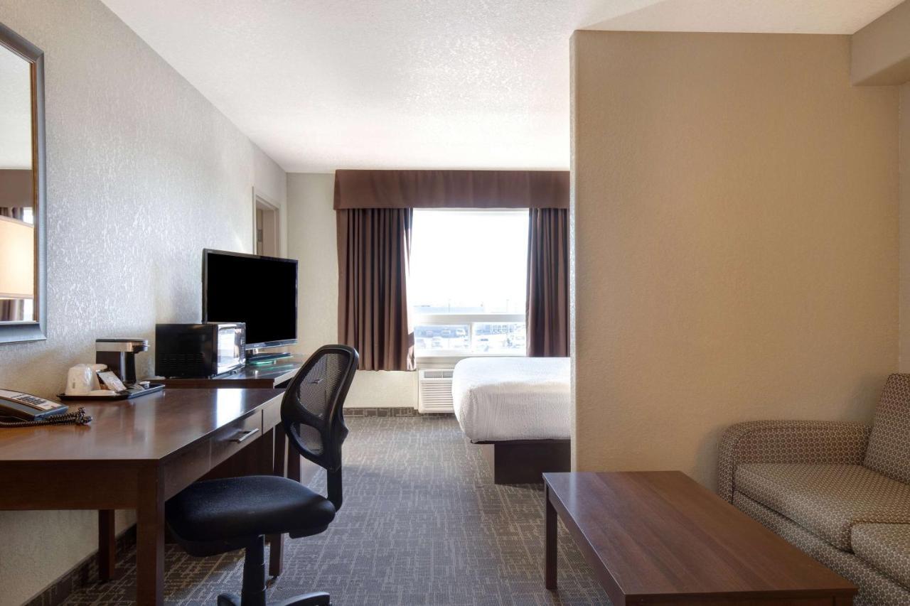 Days Inn & Suites By Wyndham Yorkton Buitenkant foto