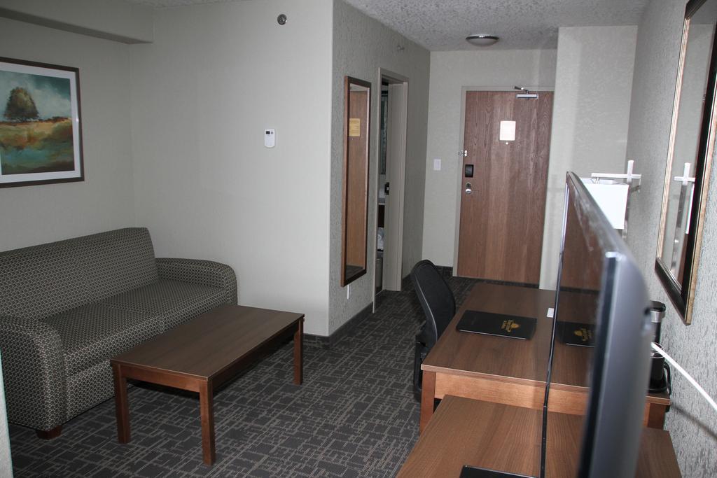 Days Inn & Suites By Wyndham Yorkton Buitenkant foto