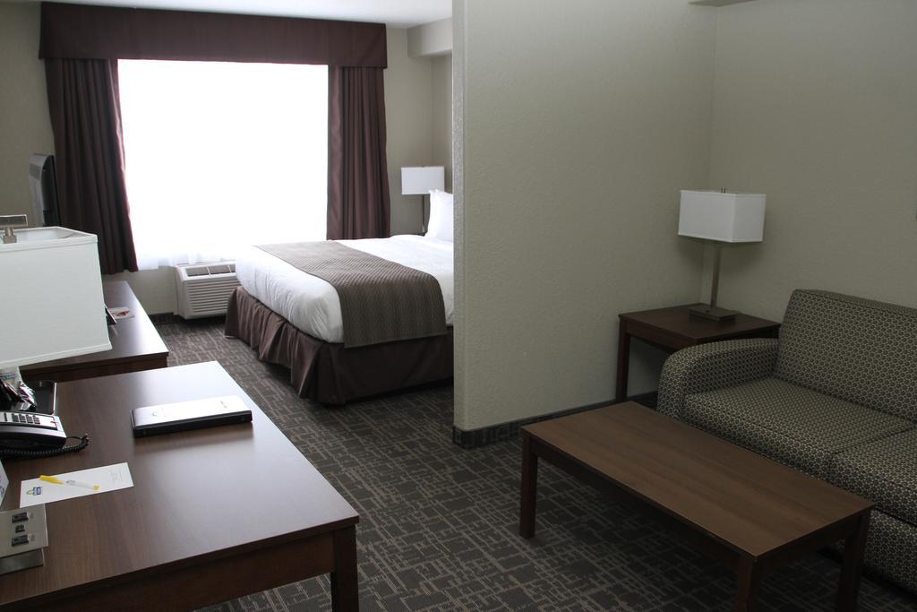 Days Inn & Suites By Wyndham Yorkton Buitenkant foto