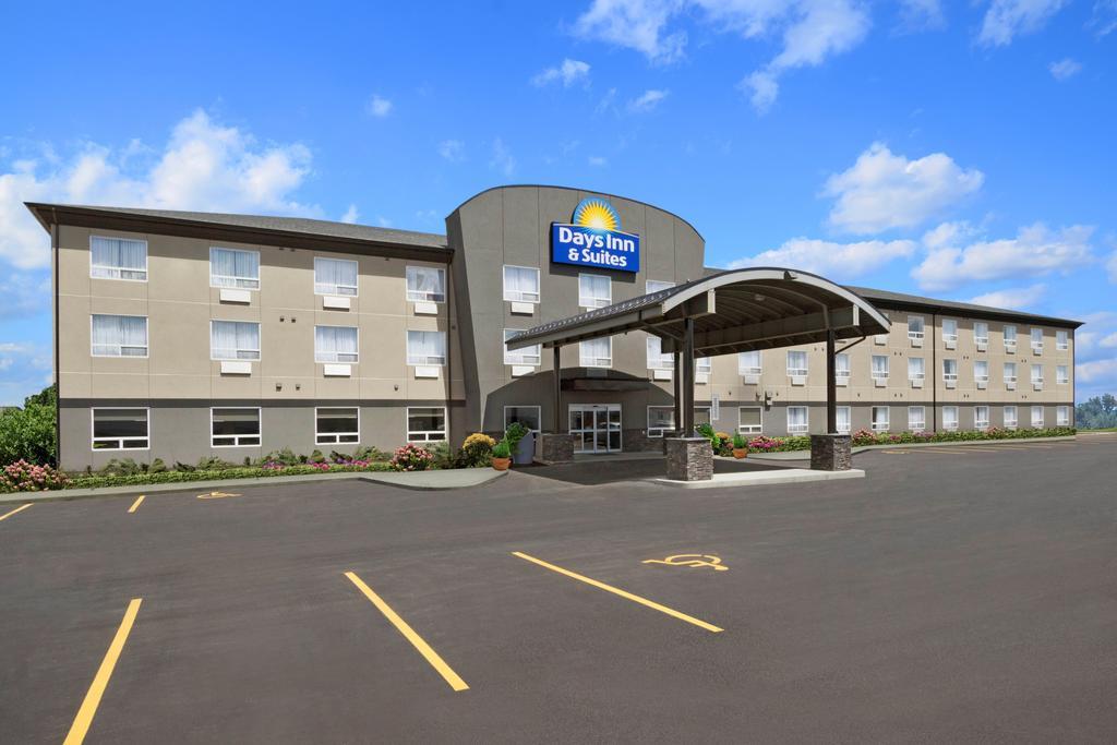 Days Inn & Suites By Wyndham Yorkton Buitenkant foto