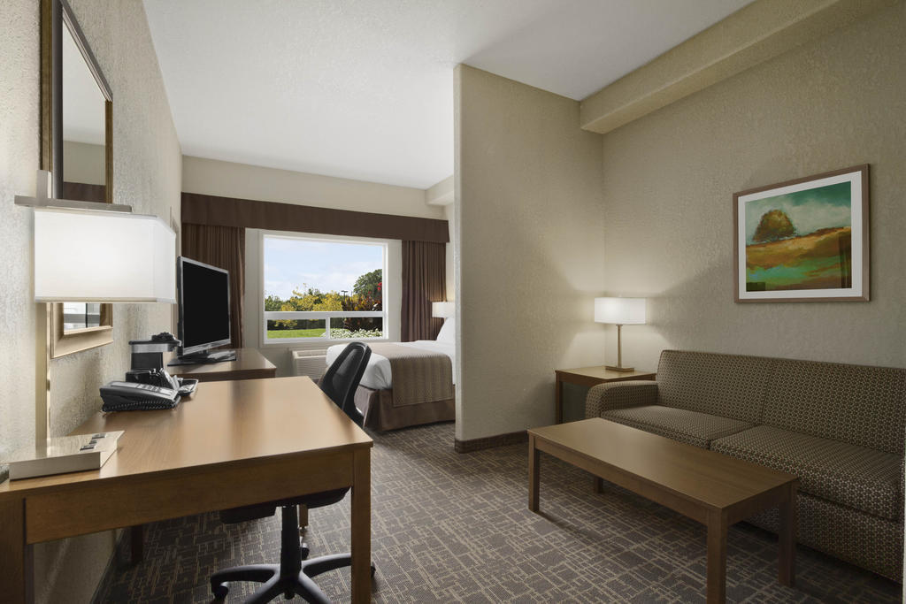 Days Inn & Suites By Wyndham Yorkton Buitenkant foto