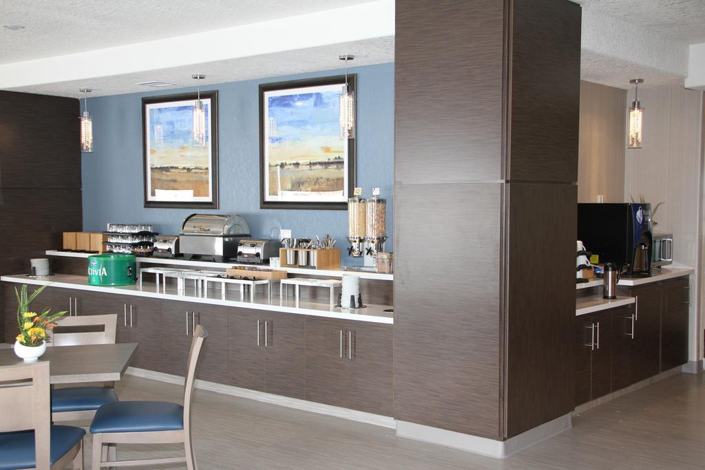 Days Inn & Suites By Wyndham Yorkton Buitenkant foto